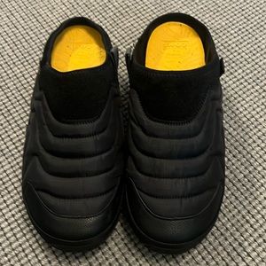 Men’s Teva Slippers (Like New)